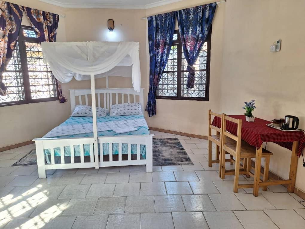 Silent Home Dar es Salaam Exterior photo